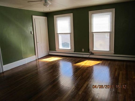 bedroom/living space