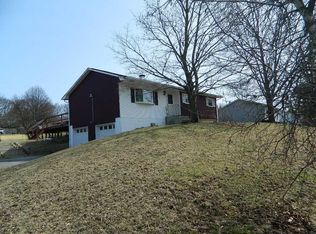 8 Fenway Dr, Poughkeepsie, NY 12601