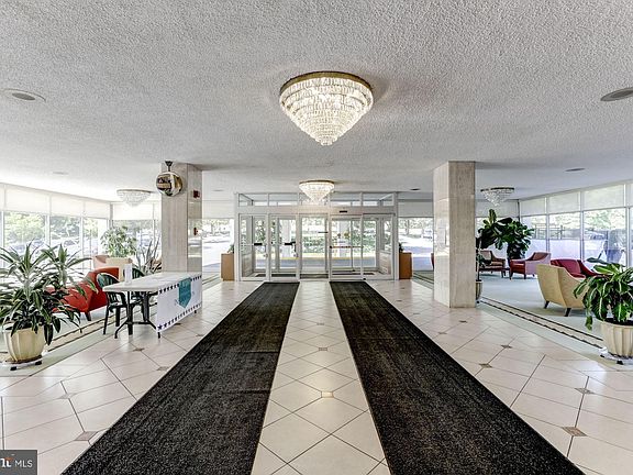 2nd image of 10201 Grosvenor Pl APT 625