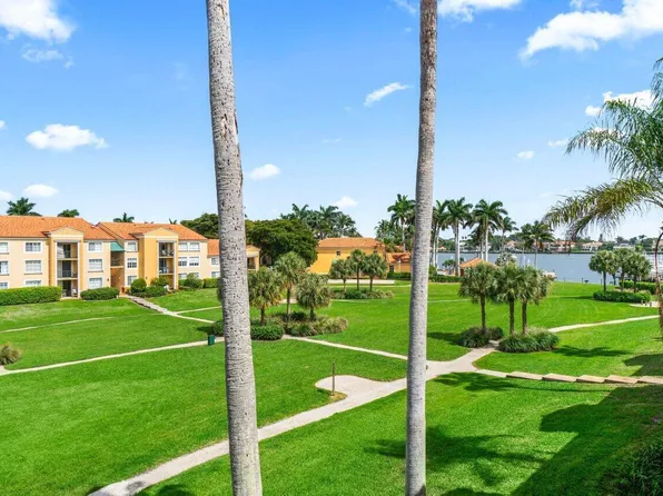 157 Yacht Club Way, Lake Worth, FL 33462