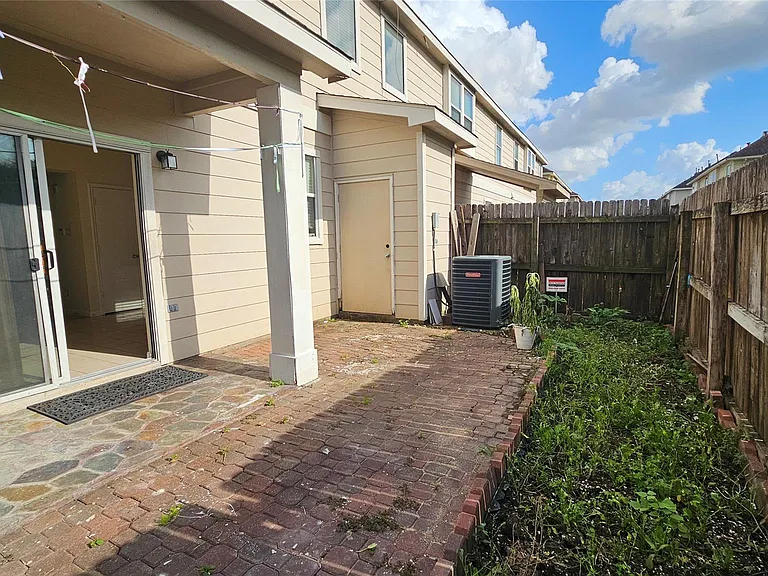 7918 Barnes Ridge Ln — Photo 32