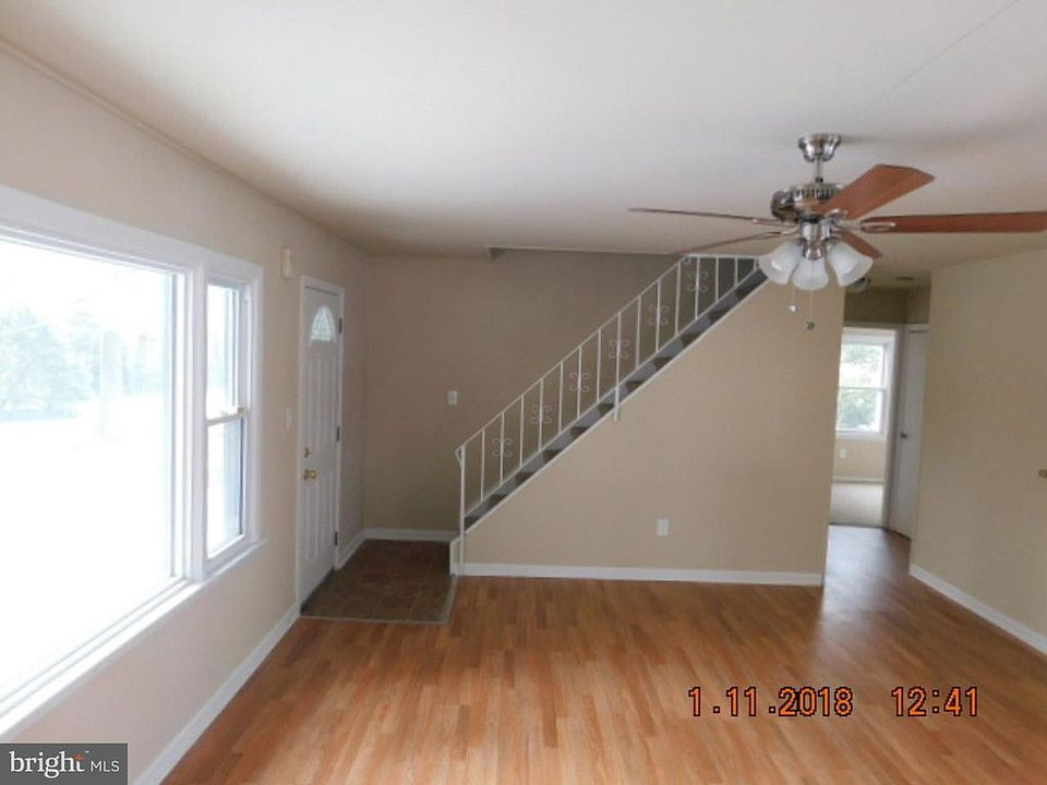 2nd image of 10 Beechfern Ln