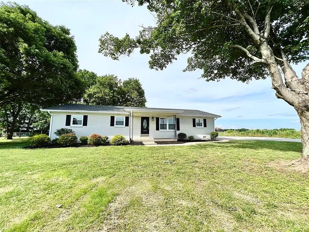 4 bed, 1441 sqft, $2,000 — Photo 1