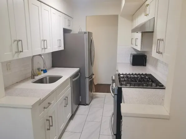 152-72 Melbourne Avenue image 4 of 9