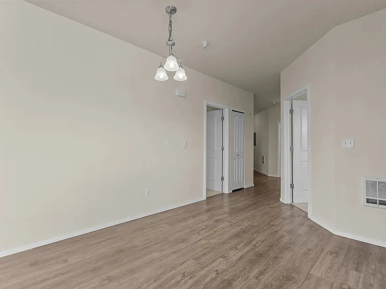 Creekside Apartments — Photo 39