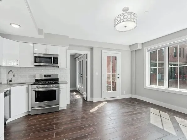 326 Bond Street image 1 of 13