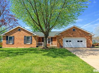 15 Stardust Dr, Sherman, IL 62684
