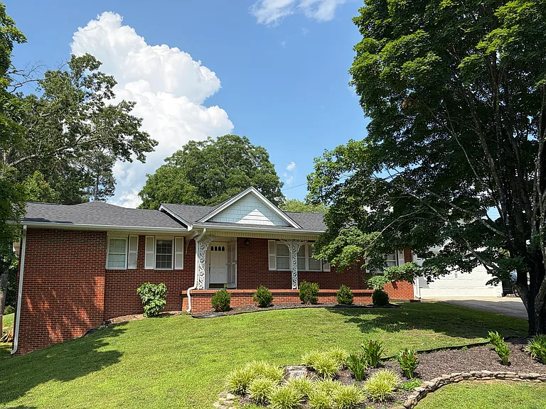 7017 Palermo Dr — Photo 2
