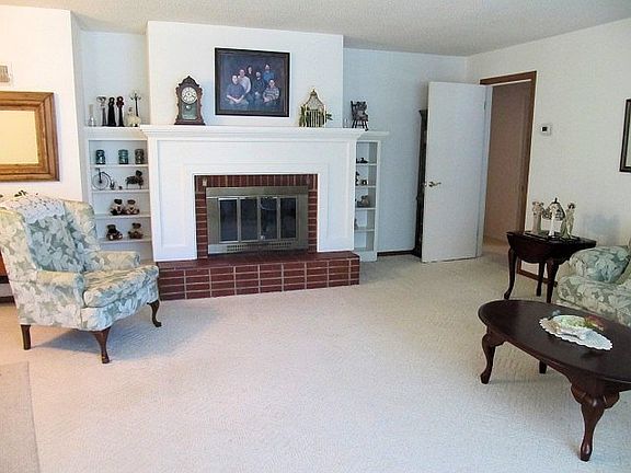2nd image of 307 W 10th St