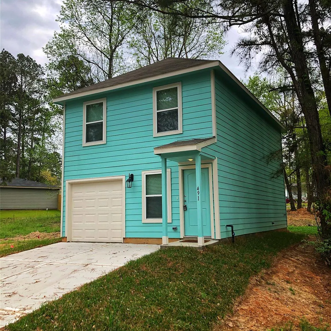 3 bed, 2.0 bath, 1065 sqft, $1,300 — Photo 1