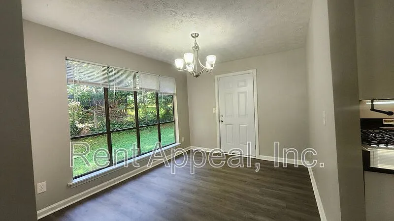 3 bed, 2.0 bath, 1884 sqft, $1,800 — Photo 3
