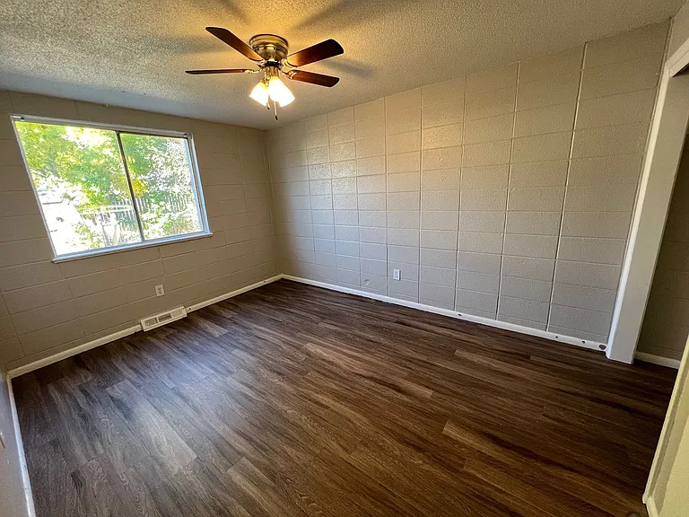 Highland Square Apartments — Photo 13