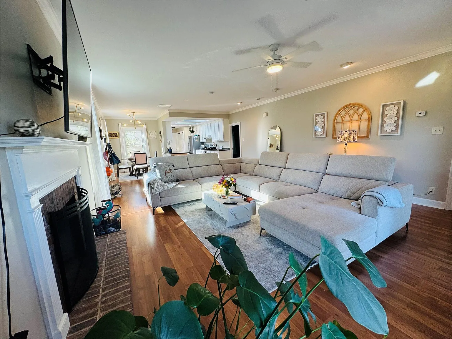 2 bed, 2.0 bath, 1387 sqft, $2,600 — Photo 3