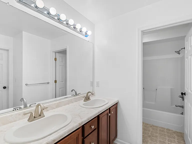 2 Oakline Ct — Photo 46