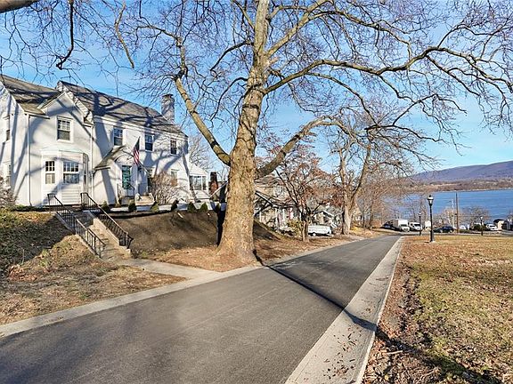 2nd image of 18 Park Pl