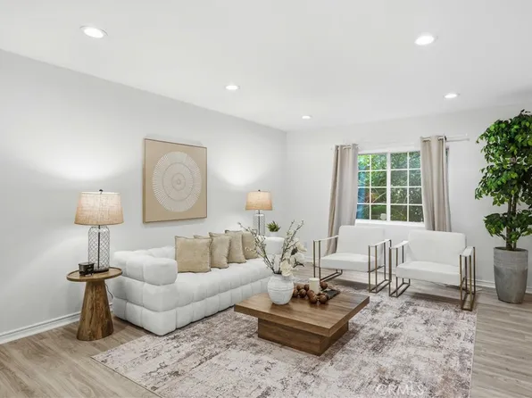 5224 Woodlake Ave, Woodland Hills, CA 91367