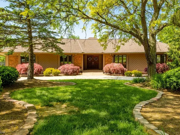 2377 Dale Brook Cir, Hinckley, OH 44233