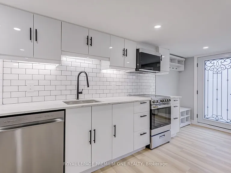 79 25th St #4 — Photo 9