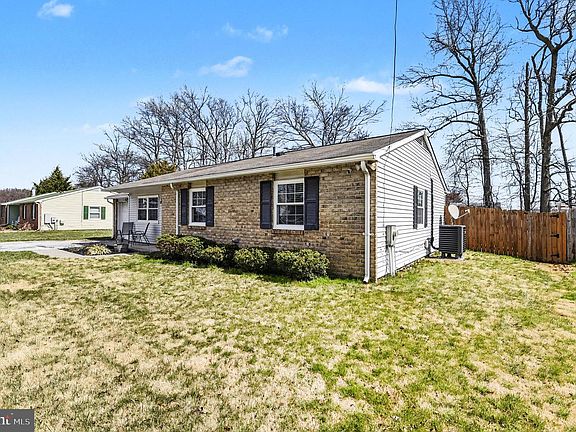 3rd image of 2417 Lodge Farm Rd