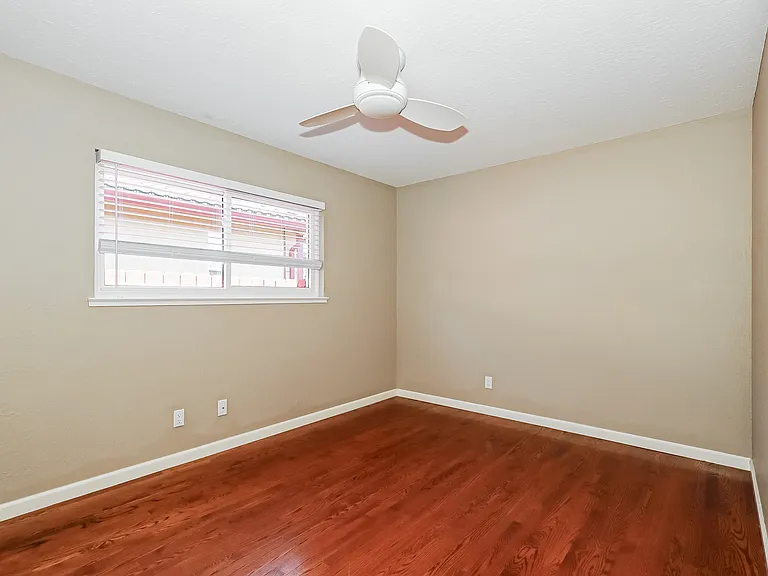 635 Pilgrim Dr — Photo 13