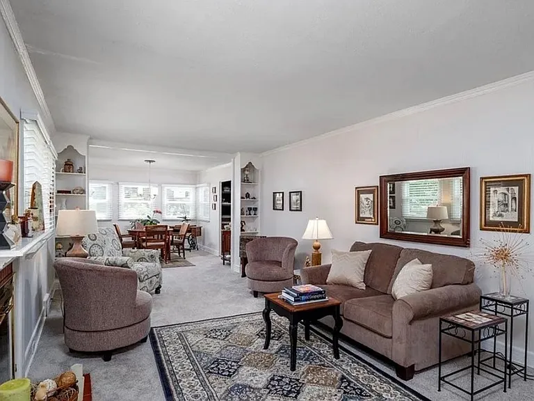 460 Royal Ave — Photo 3