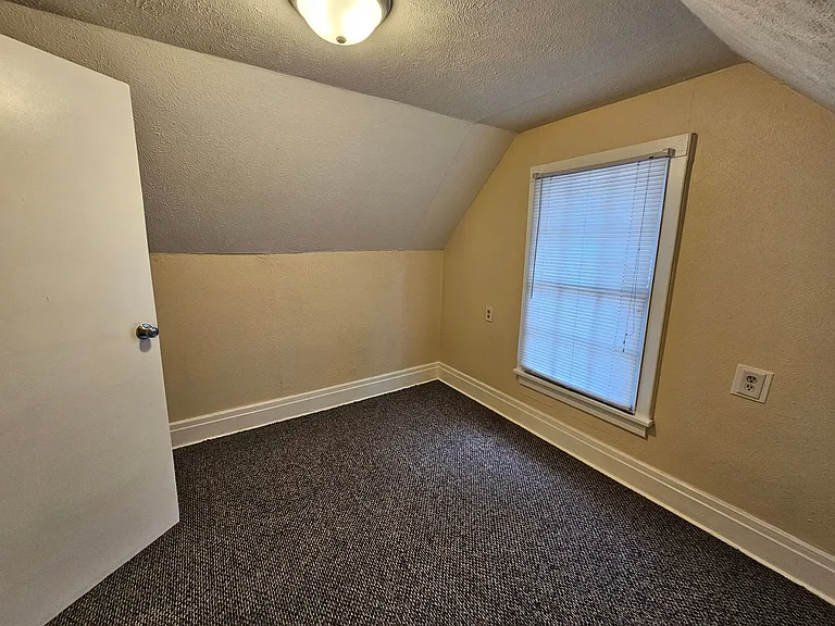 519 Howard St — Photo 18