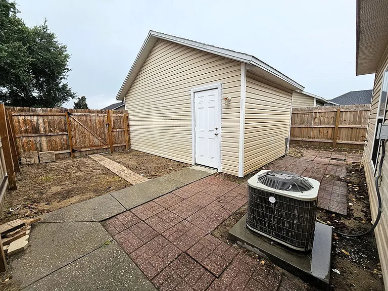 1004 Park Central Cir — Photo 13