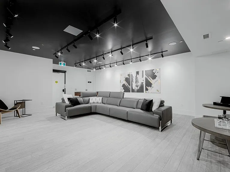 2475 Hurontario St — Photo 14
