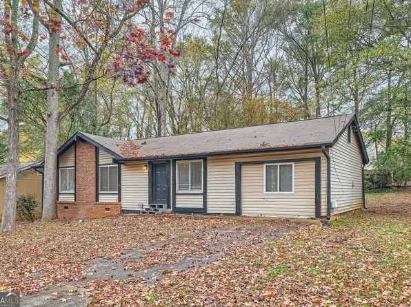 2811 Woodfield Dr, Rex, GA 30273