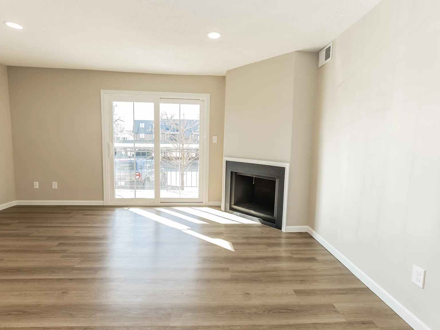 2 bed, 1020 sqft, $1,185 — Photo 2