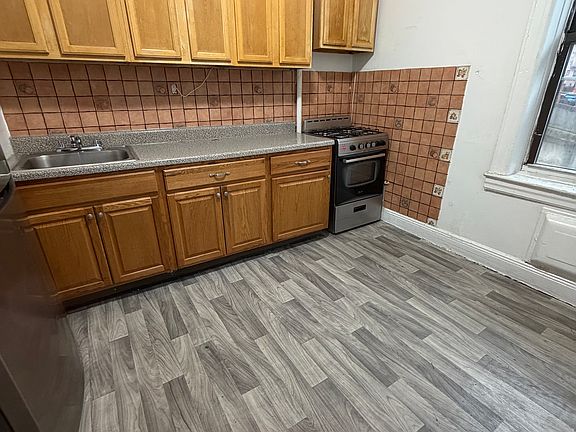 3rd image of 3825 Parsons Blvd #1A