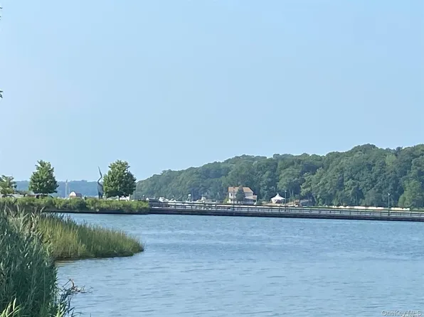 51 Centershore Rd, Centerport, NY 11721