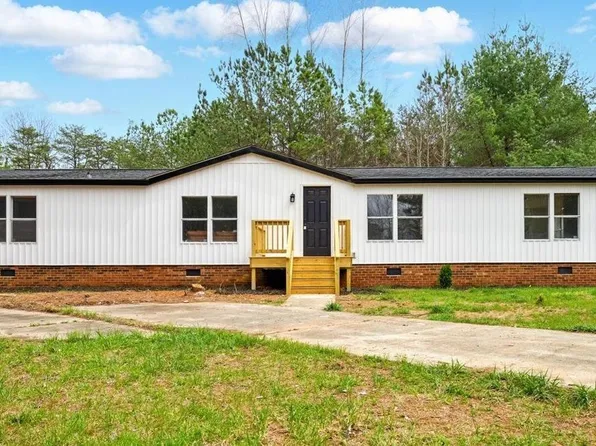 330 Bloxsom Rd, Callands, VA 24530