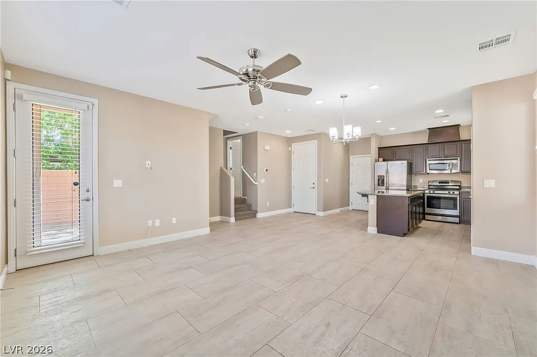 3 bed, 2.5 bath, 1782 sqft, $2,350 — Photo 4