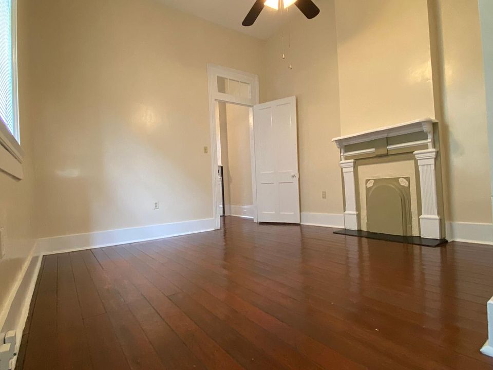 1st image of 1906 Constantinople St