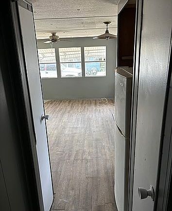 4th image of 160 Beach Manor Ct