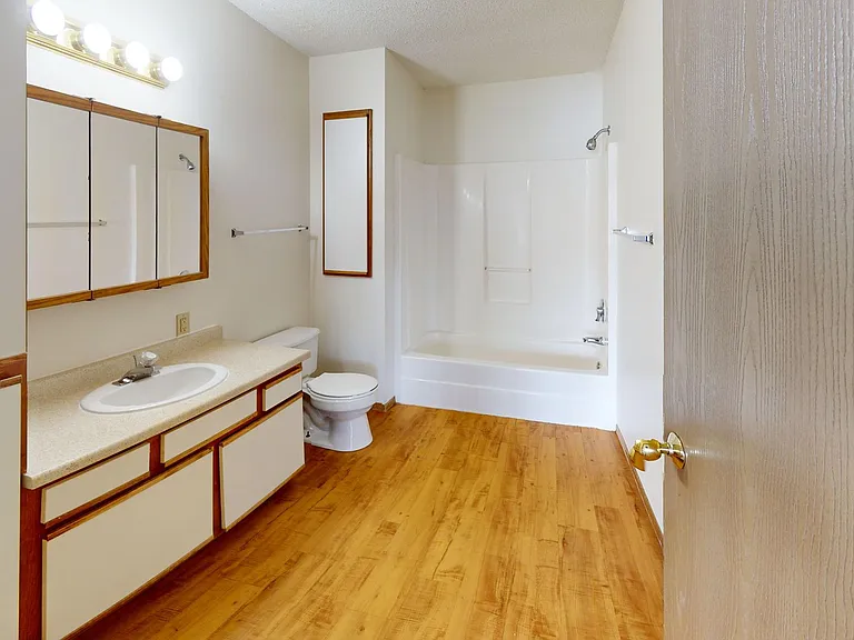 Archway Apartments — Photo 8