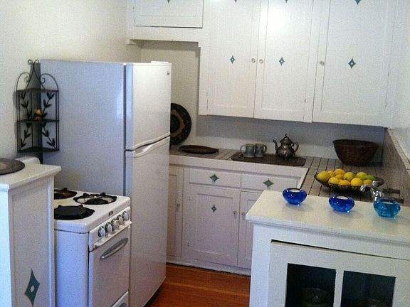 2nd image of 3425 Bellevue Ave APT 3