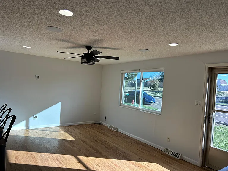 283 Maximus Dr — Photo 2
