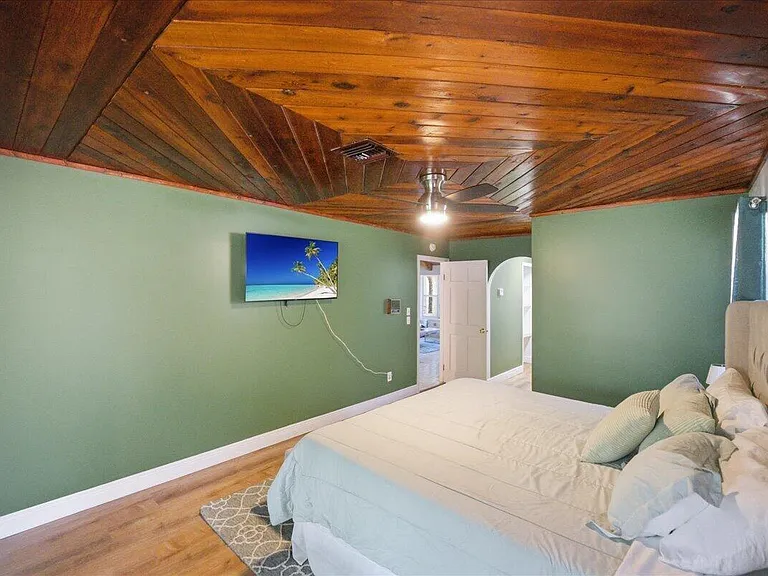 1326 SW Bartell Ave — Photo 23
