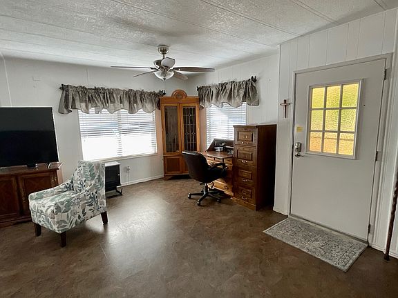 3rd image of 194 Daggett Dr