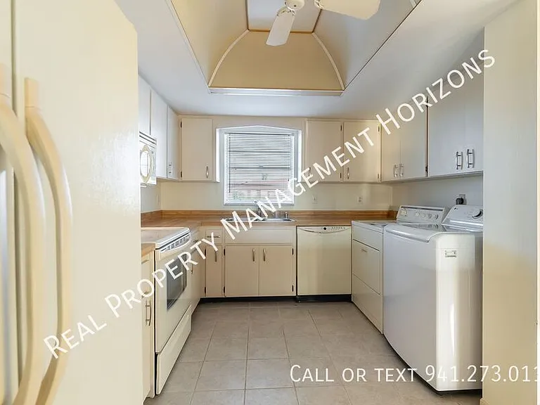 4813 Independence Dr — Photo 8