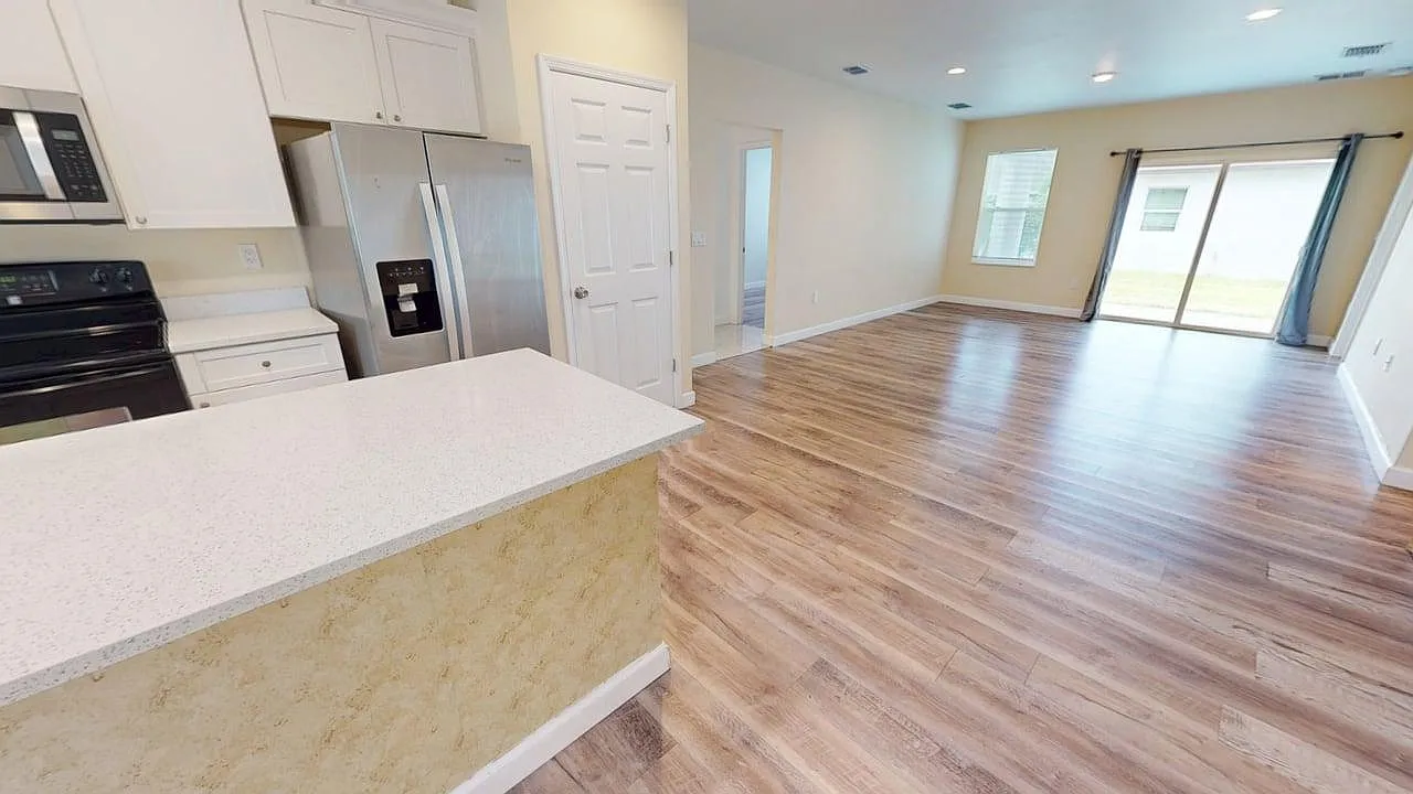 3 bed, 1560 sqft, $2,300 — Photo 3