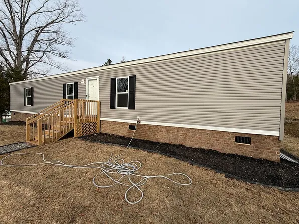 401 Tractor Dr, Gray Court, SC 29645