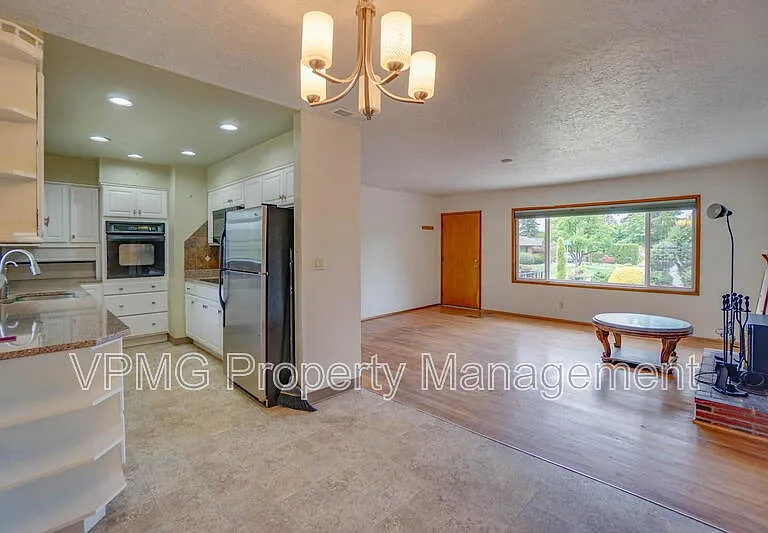 705 NE 94th Ave — Photo 9