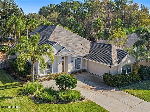 3rd image of 11801 Magnolia Falls Dr