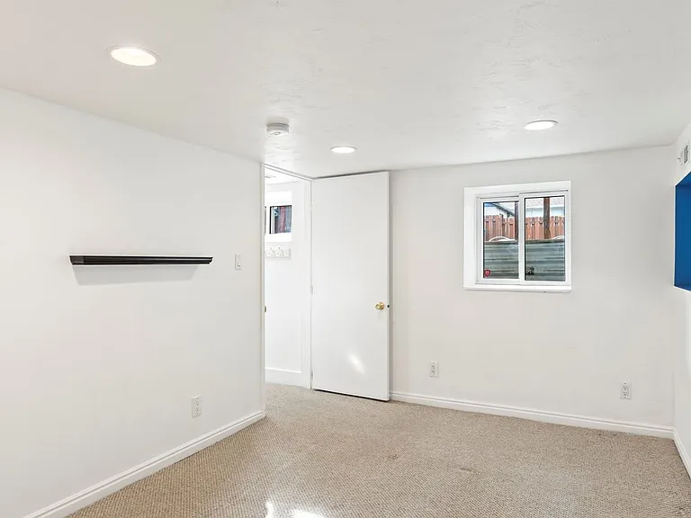 668 E Bryan Ave — Photo 17