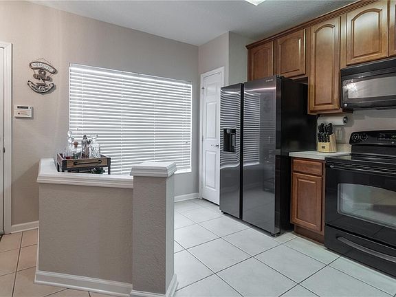 4th image of 1241 Stockton Dr