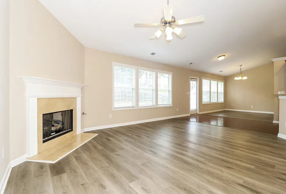 3 bed, 2.0 bath, 2462 sqft, $2,200 — Photo 4