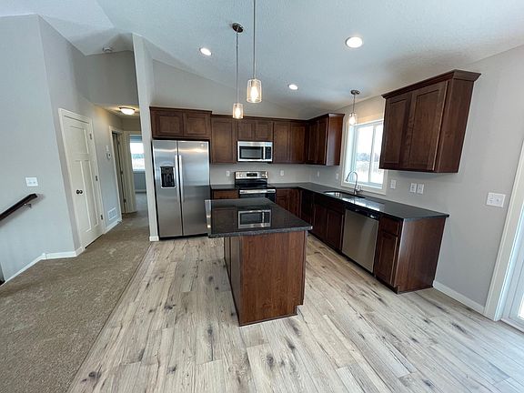 5th image of 3423 S Maple Dr